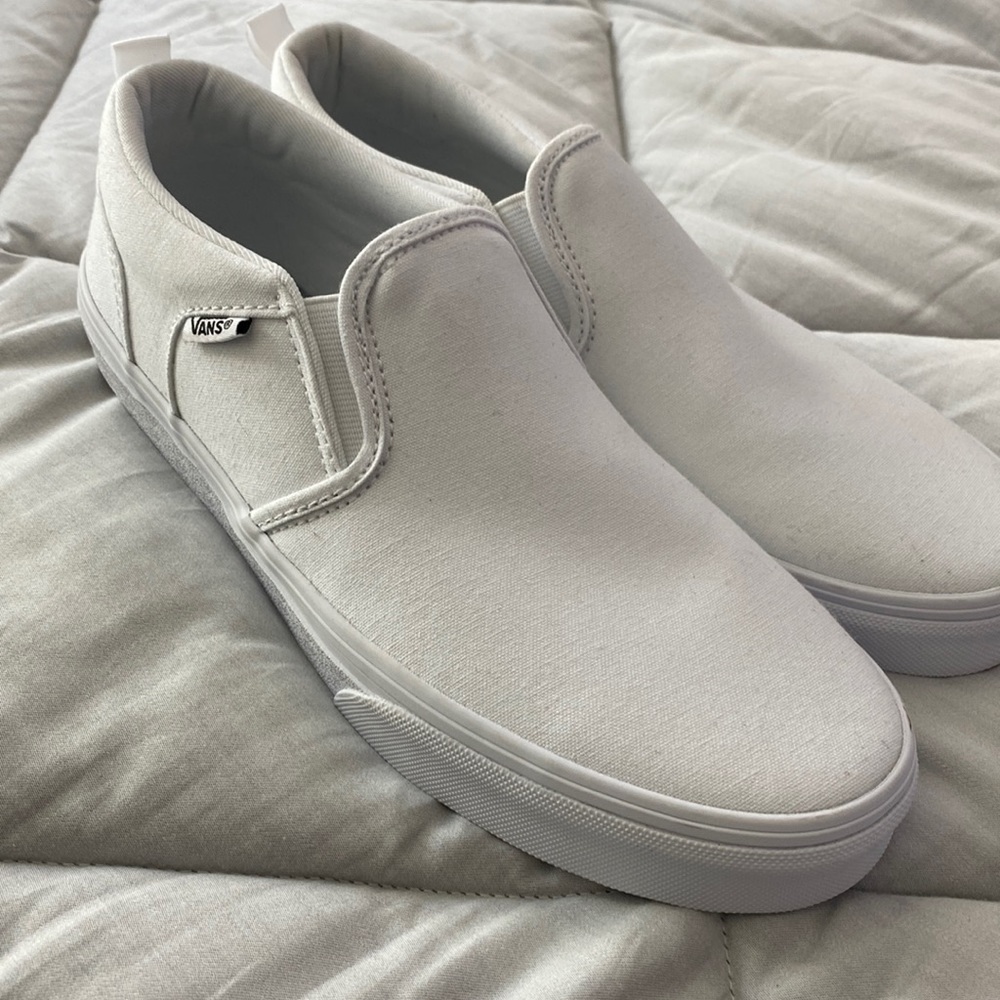 woman’s size 7 white slip on vans!!